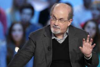 L’auteur britannique des « Versets sataniques », Salman Rushdie, sur le plateau de Canal+ en 2012.