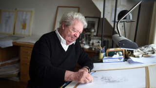 (FILES) In this file photo taken on October 26, 2015 French illustrator Jean-Jacques Sempe poses at his home in Paris. - Jean-Jacques Sempe, who illustrated the much-loved 
