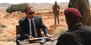 Nicolas Cage, dans le rôle de Yuri Orlov dans le film « Lord of War », adapté -en partie- de la vie de traficant d’armes de Viktor Bout.