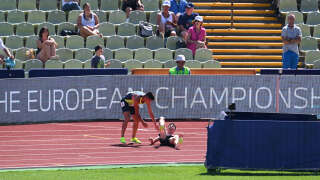 Sur le 3000 mètres des championnats d’Europe d’athlétisme de Munich, l’Andorran Nahuel Carabaña a préféré renoncer à ses chances de victoire pour venir en aide à un adversaire tombé en franchissant une haie, le Danois Axel Vang Christensen.