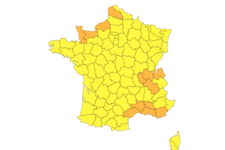 Météo France place 13 départements en vigilance orange orage, pluie et inondation