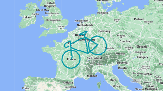 Ce couple pédale 7.300 kilomètres pour dessiner un vélo par GPS (et alerter sur le climat)