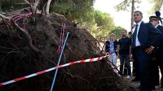 Gérald Darmanin sur le camping de La Pinède à Calvi en Corse le 19 août, au lendemain des violents orages qui ont coûté la vie à 5 personnes.