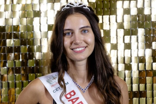 Cette finaliste de Miss Angleterre est la première à ne pas se maquiller pour le concours