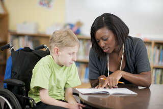 « C’est à l’école de s’adapter » : le cri d’alarme de la Défenseure des droits sur le handicap
