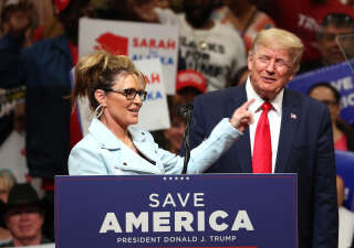 Despite the support of Donald Trump, notably au cours d'un grand meeting de campaign au mois de juillet, Sarah Palin a été vanicue par sa rivale démocrate lors d'une élection test pour les idées réactionaires du camp Trumpiste.