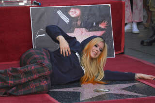 Avril Lavigne ne pouvait pas mieux célébrer les 20 ans de son premier album