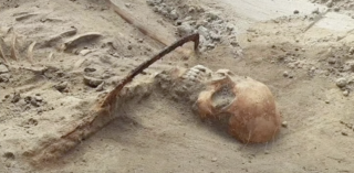 Un squelette de « vampire » a été découvert dans un cimetière polonais.