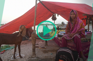 Au Pakistan, les inondations bloquent le suivi médical des femmes enceintes