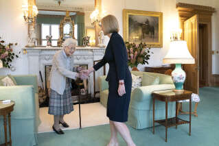Au Royaume-Uni, la nomination de Liz Truss par Elizabeth II rompt avec cette tradition d’un siècle