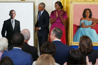 Pourquoi les portraits des Obama ne sont dévoilés que maintenant à la Maison-Blanche