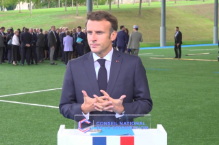 Au CNR, Emmanuel Macron annonce une « convention citoyenne » sur la fin de vie