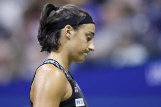 NEW YORK, NEW YORK - SEPTEMBER 08: Caroline Garcia of France reacts after a point against Ons Jabeur of Tunisia during their Women’s Singles Semifinal match on Day Eleven of the 2022 US Open at USTA Billie Jean King National Tennis Center on September 08, 2022 in the Flushing neighborhood of the Queens borough of New York City.   Sarah Stier/Getty Images/AFP (Photo by Sarah Stier / GETTY IMAGES NORTH AMERICA / Getty Images via AFP)