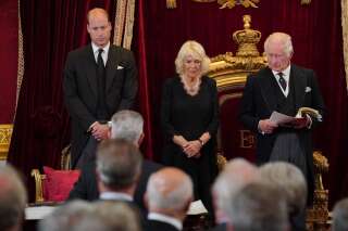 Ce moment où William a signé la proclamation du roi a rappelé de douloureux souvenirs à certains