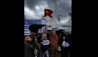 Les écolos manifestent devant le stand du Parti communiste chinois à la Fête de l’Huma