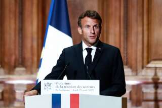 Emmanuel Macron tient à la réforme des retraites pour 2023