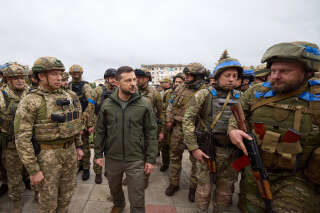 Guerre en Ukraine : Zelensky à Izioum, ville libérée par la contre-offensive