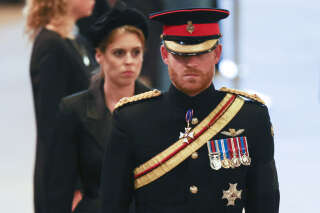 Pourquoi Harry a pu exceptionnellement porter son uniforme devant le cercueil de la reine