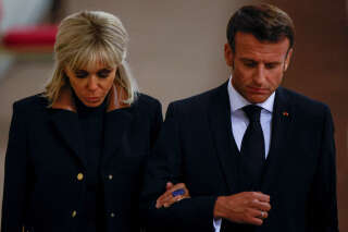 French President Emmanuel Macron (R) and First Lady Brigitte Macron (L) arrive to pay their respects to the coffin of Queen Elizabeth II, Lying in State inside Westminster Hall, at the Palace of Westminster in London on September 18, 2022. - Britain was gearing up Sunday for the momentous state funeral of Queen Elizabeth II as King Charles III prepared to host world leaders and as mourners queued for the final 24 hours left to view her coffin, lying in state in Westminster Hall at the Palace of Westminster. (Photo by JOHN SIBLEY / POOL / AFP)