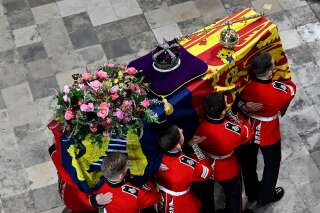 Aux obsèques d’Elizabeth II, ces symboles sur le cercueil avaient tous une signification