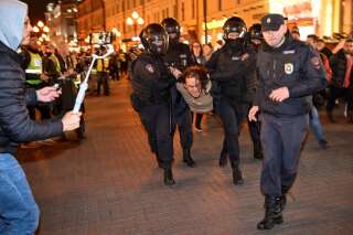 « Non à la guerre !  » Plus de 1 300 manifestants contre la mobilisation des réservistes arrêtés en Russie