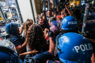 Un journaliste blessé et des affrontements en Italie en marge d’un meeting de Giorgia Meloni