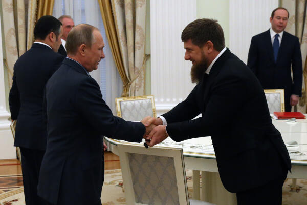Fervent allié de Vladimir Poutine, le leader tchétchène Ramzan Kadyrov invite la Russie à utiliser des armes nucléaires en Ukraine. Une demande qui se fait de plus en plus bruyante à Moscou (photo d'archive prise en septembre 2016 à Moscou).