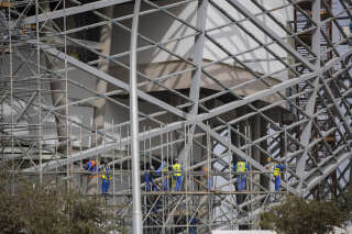 Selon le « Guardian », dès février 2021, quelque 6500 travailleurs étrangers avaient perdu la vie sur les chantiers de la Coupe du monde de football 2022, organisée au Qatar (photo prise sur le chantier du Education City Stadium, à Doha).