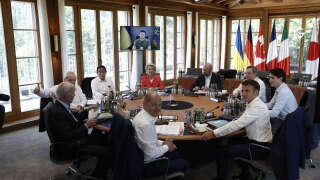 La dernière réunion en physique du G7 avec le président ukrainien Volodymyr Zelensky par liaison vidéo lors d’une séance de travail le 27 juin 2022.