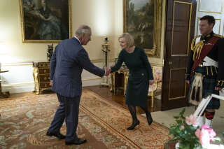 Cette rencontre entre Charles III et Liz Truss est digne de « The Office »