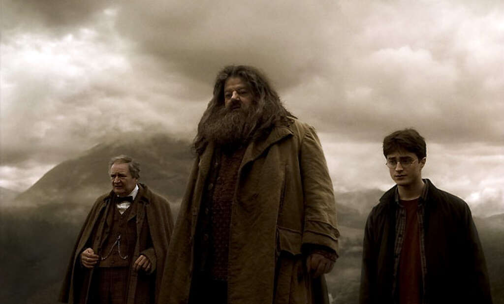 14 octobre - Robbie Coltrane - Rubeus Hagrid, « gardien des clés et des lieux à Poudlard » dans la célèbre franchise de films « Harry Potter », l’acteur d’origine écossaise Robbie Coltrane est mort à l’âge de 72 ans.