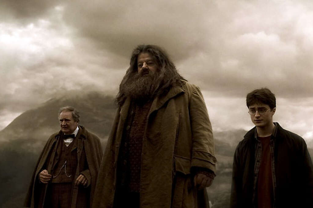 14 octobre - Robbie Coltrane - Rubeus Hagrid, « gardien des clés et des lieux à Poudlard » dans la célèbre franchise de films « Harry Potter », l’acteur d’origine écossaise Robbie Coltrane est mort à l’âge de 72 ans.