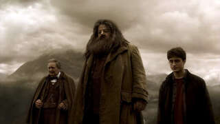 14 octobre -Robbie Coltrane - Rubeus Hagrid, « gardien des clés et des lieux à Poudlard » dans la célèbre franchise de films « Harry Potter », l’acteur d’origine écossaise Robbie Coltrane est mort à l’âge de 72 ans.