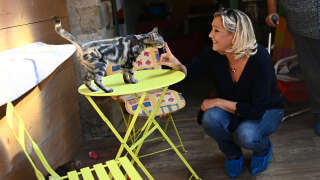 Marine Le Pen, here in September 2020 in Villefranche-Saint-Phal, is in favor of a tax deduction for the sterilization of cats.
