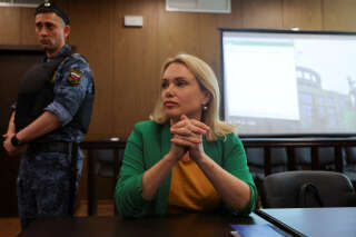 La journaliste qui avait dénoncé la guerre en Ukraine avec une pancarte à la TV a fui la Russie