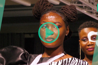 En Ouganda, ce défilé de mode met à l’honneur les cicatrices