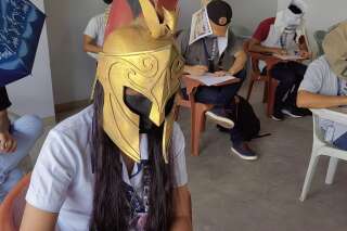 Ces images d’étudiants philippins et leurs « chapeaux anti-triche » deviennent virales