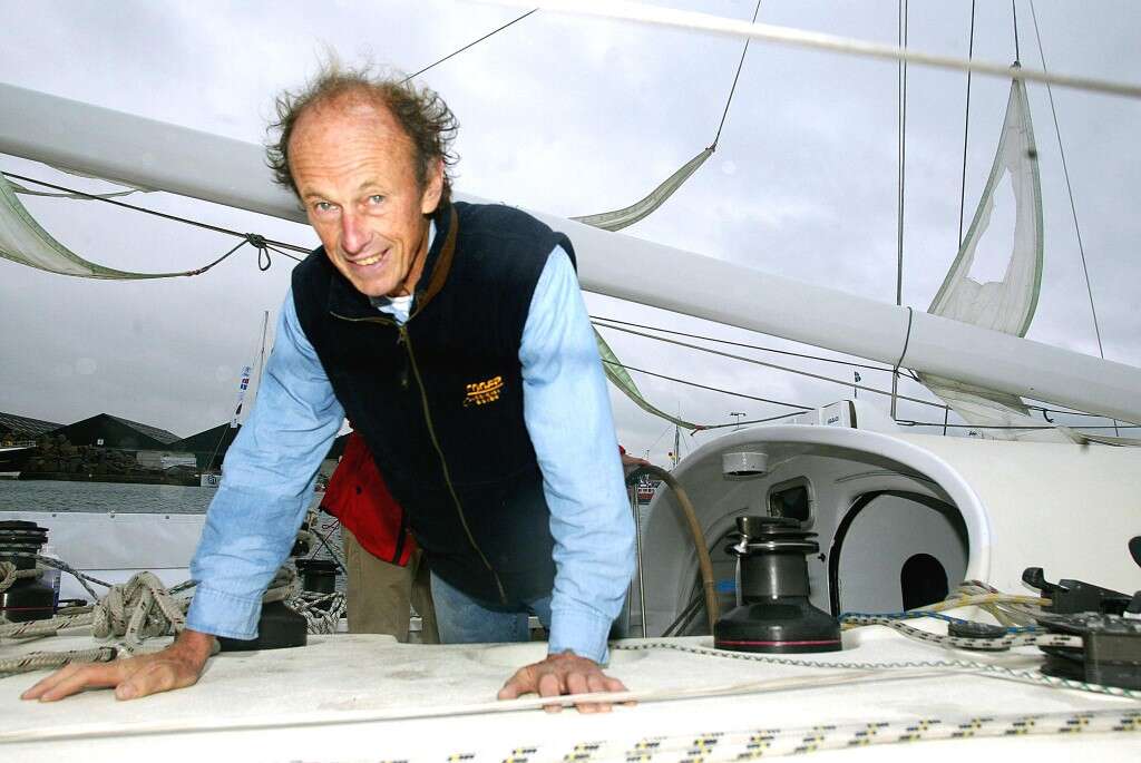 26 octobre<br />
Mike Birch<br />
Le skippeur Canadien, premier vainqueur de la Route du rhum s’est éteint le mercredi 26 octobre à l’âge de 90 ans dans sa maison en Bretagne. Il était « diminué » depuis plusieurs mois, selon sa famille à l’AFP. (Marcel MOCHET / AFP)”/> </div><figcaption class=