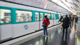 18 October 2021, France, Paris: Passengers use the Paris Metro at the 