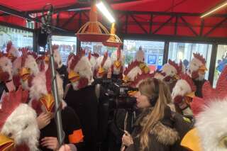 Un Burger King parisien envahi par des militants déguisés en poulets