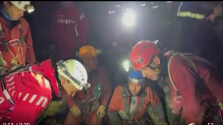 Un spéléologue évacué d’une grotte après plus de 24 heures de sauvetage