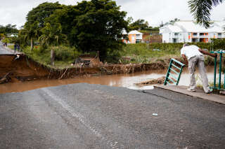 Des inondations et glissements de terrain en Guadeloupe et Martinique après des pluies diluviennes