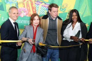 PARIS, FRANCE - NOVEMBER 09: (L-R) Jean-Marc Bellaiche, Isabelle Huppert, J.W. Anderson and Naomi Campbell unveil Christmas decorations at Le Printemps on November 09, 2022 in Paris, France. (Photo by Pascal Le Segretain/Getty Images)