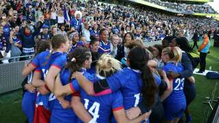 France's players celebrate after winning the New Zealand 2021 Women’s Rugby World Cup bronze-final match between Canada and France at Eden Park in Auckland on November 12, 2022. (Photo by Michael BRADLEY / AFP)