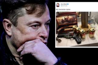 Elon Musk a partagé sur Twitter une photo de sa table de nuit, de quoi surprendre les internautes.