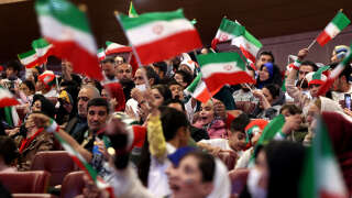 Des supporters iraniens devant le match entre leur équipe nationale de football et les États-Unis lors de la Coupe du monde Qatar 2022, dans la capitale Téhéran.