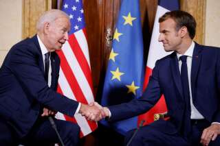 Entre Emmanuel Macron et Joe Biden, le « Chabadabada » des cadeaux