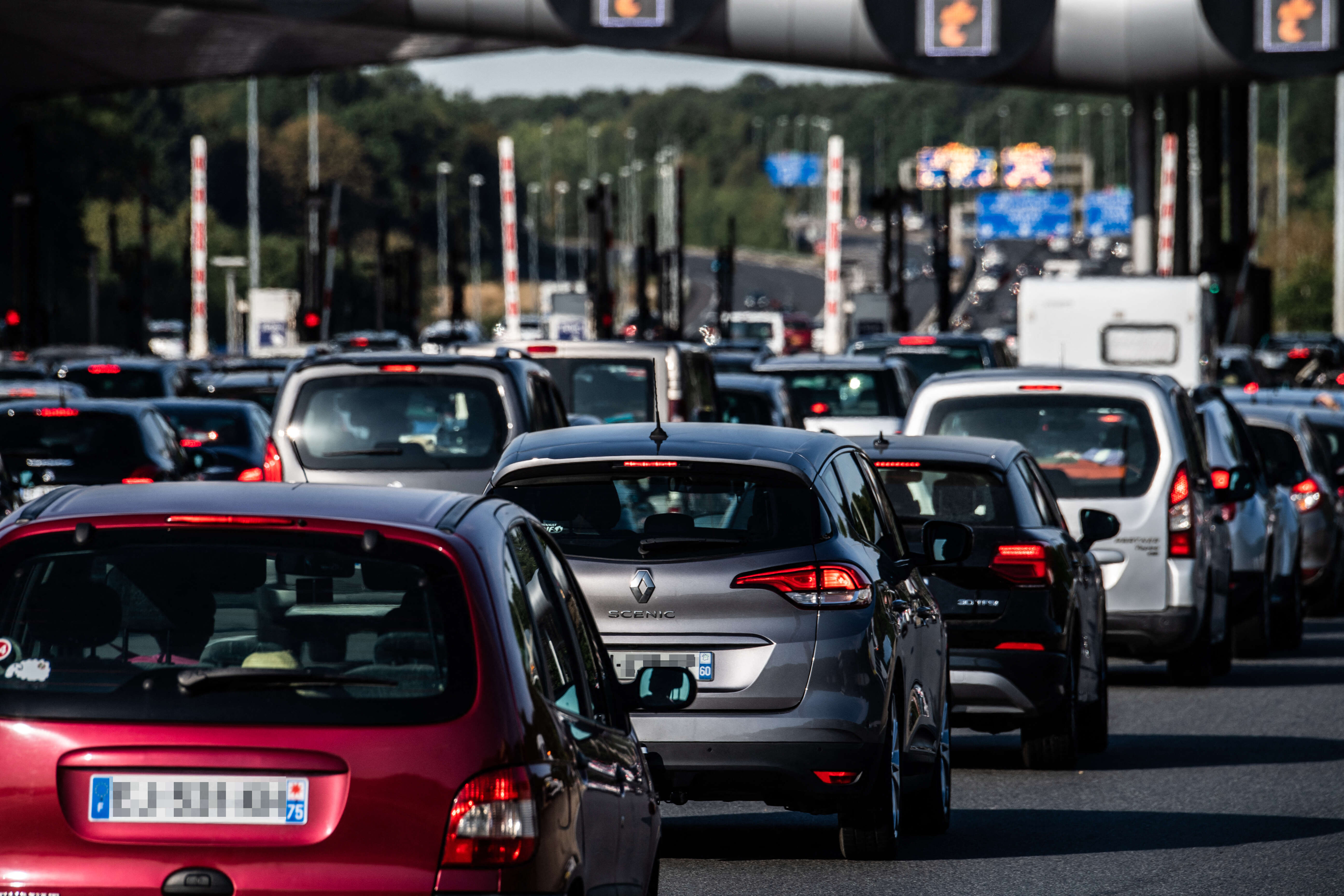 A picture taken on August 8, 2020 near the toll gate of Saint-Arnoult-en-Yvelines shows cars stuck in traffic jam on the A10 highway. (Photo by Martin BUREAU / AFP)