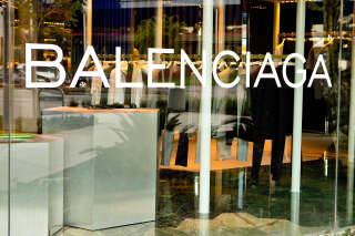 Après les excuses de son directeur artistique, Balenciaga abandonne les poursuites