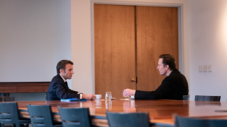 En clôture de sa visite d’Etat aux Etats-Unis, Emmanuel Macron a rencontré ce vendredi 2 décembre Elon Musk, le nouveau patron de Twitter.